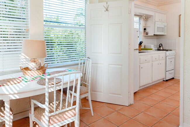 Building Photo - 519 28th St