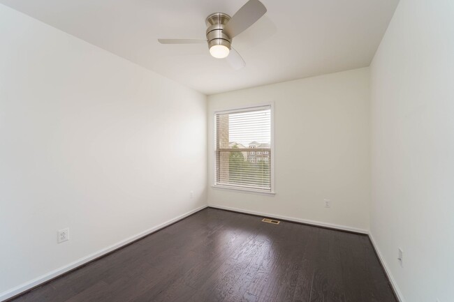 Building Photo - 3 bedroom 3 bath townhouse in Brambleton