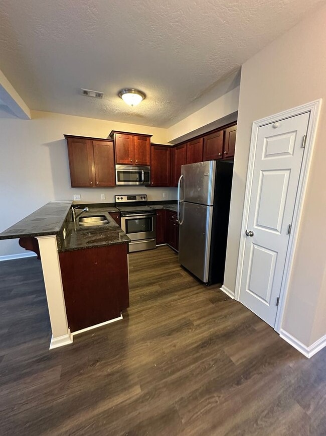 Building Photo - 2075 Reserve Ln