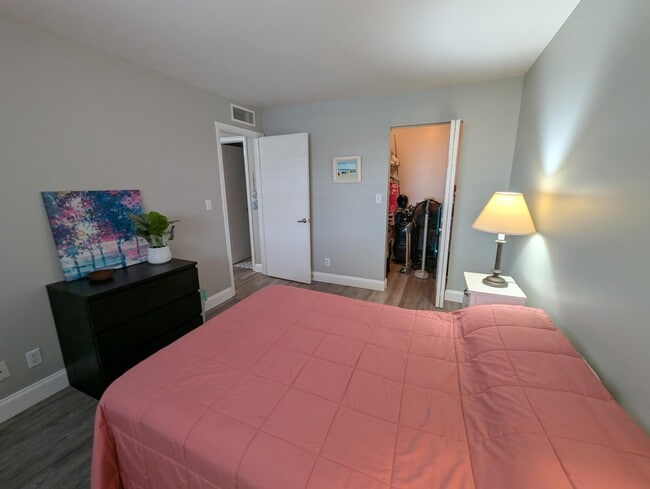 Building Photo - 740 E Ocean Ave