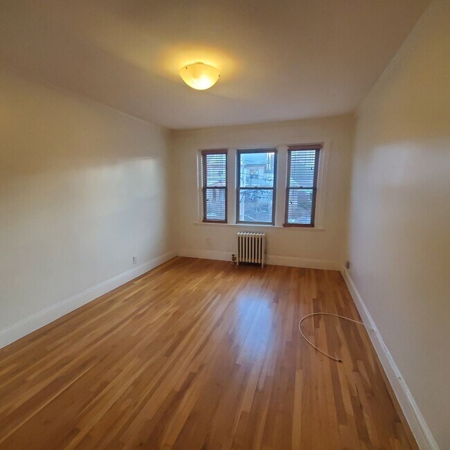 Building Photo - 123 Winthrop Rd