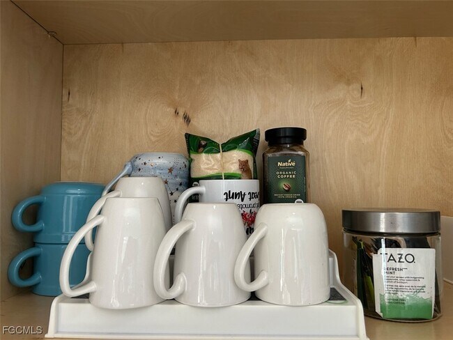 Building Photo - 915 Don Juan Ct