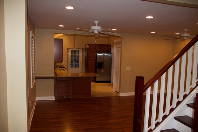 Building Photo - 114 Averill Ave
