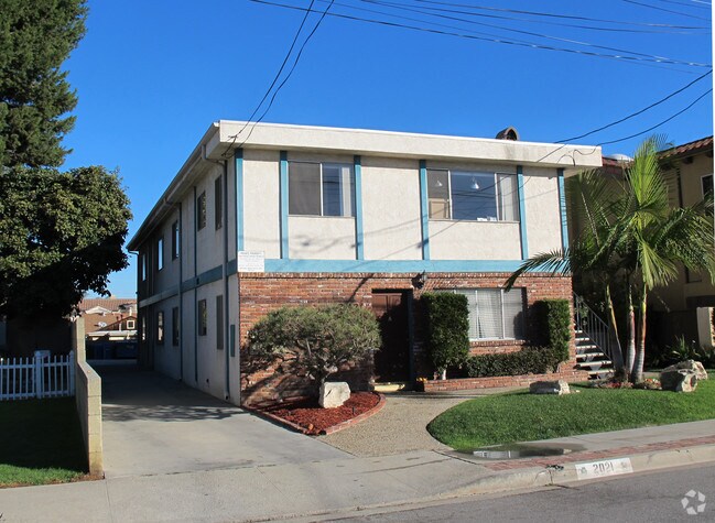 Building Photo - 2021 Dufour Ave