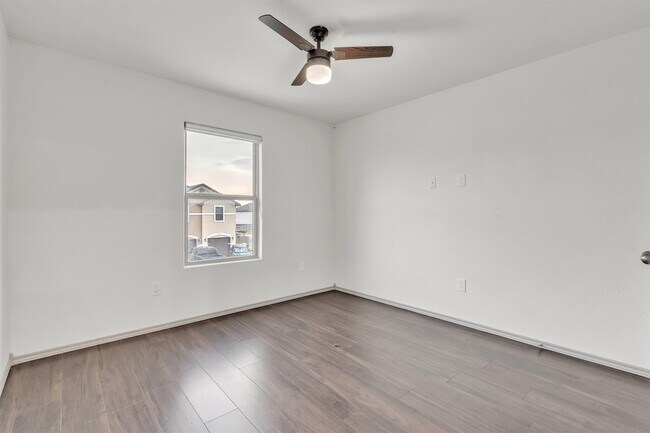 Building Photo - 204 Welland Dr