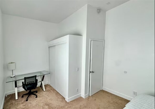 Building Photo - 123 6th St