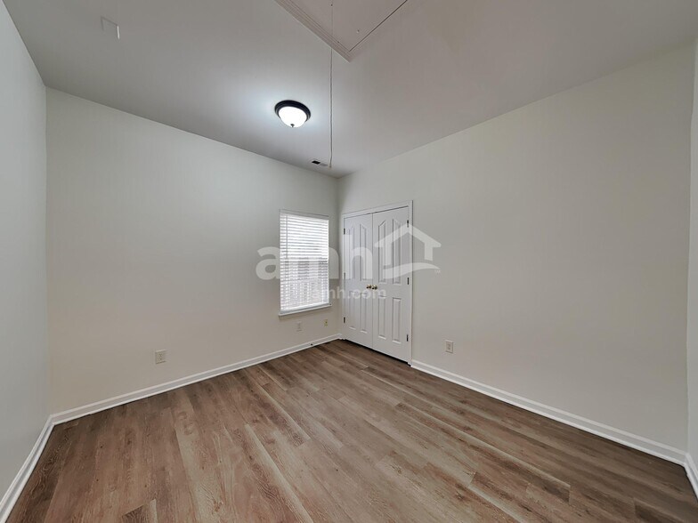 Building Photo - 157 Flanders Dr