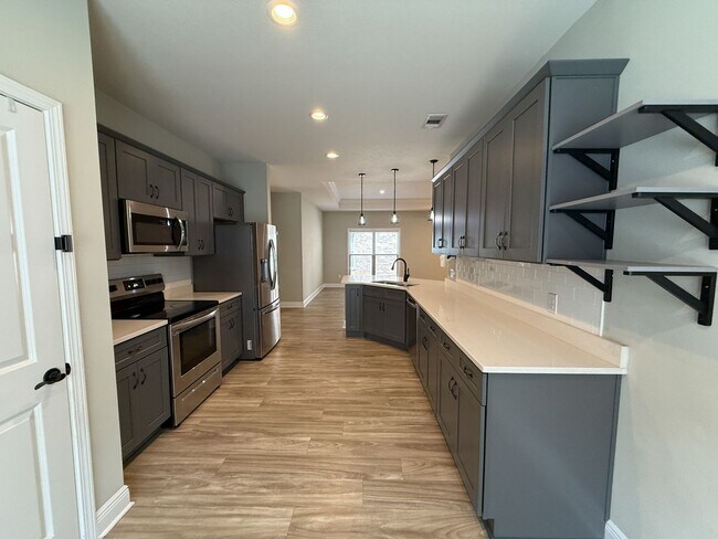 Building Photo - Spacious 3 Bedroom 2 Bath + Office with Split Floor Plan & Screened Patio in Pace!