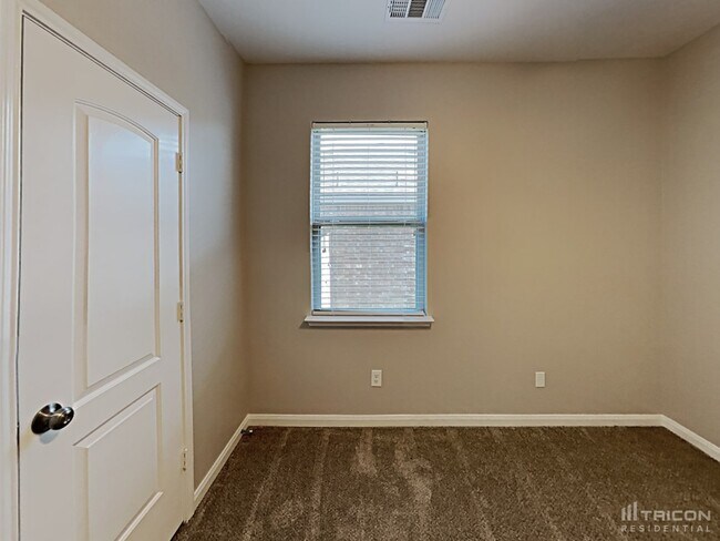 Building Photo - 215 Kennedy Dr