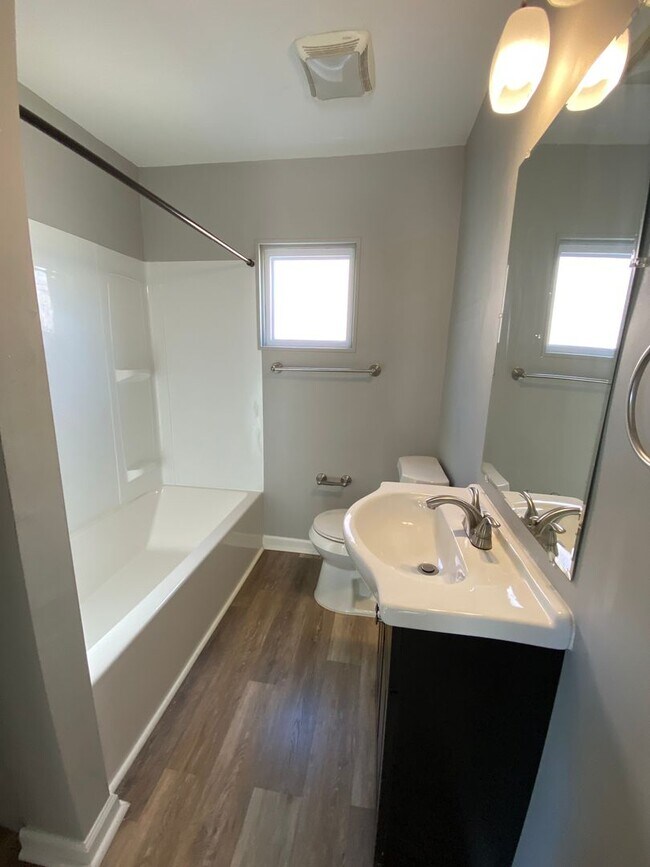 Building Photo - 181 N Balph Ave