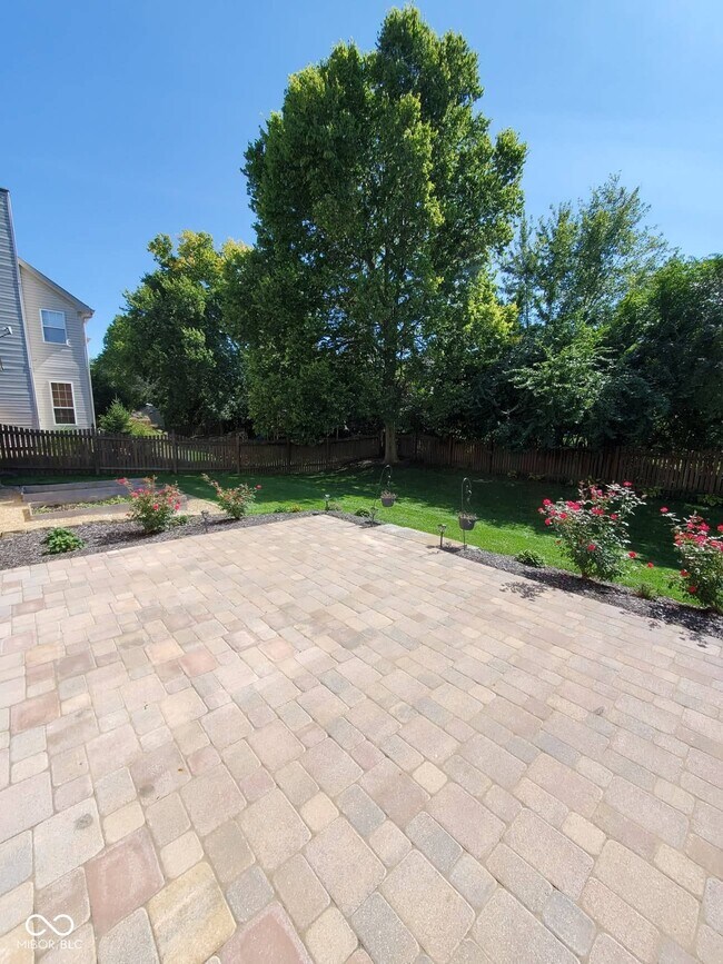 Building Photo - 10116 Hawks Lake Dr