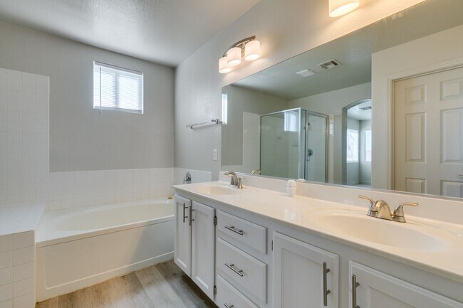 Building Photo - SUMMERLIN BEAUTY WITH TONS OF UPGRADES*3 LARGE BEDROOMS*COMMUNITY POOL*