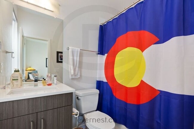 Building Photo - Beautiful Two Bedroom Townhome in Denver -...