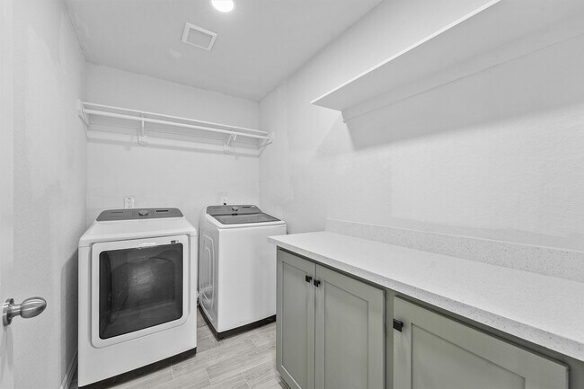 Building Photo - 22 13th Ave N
