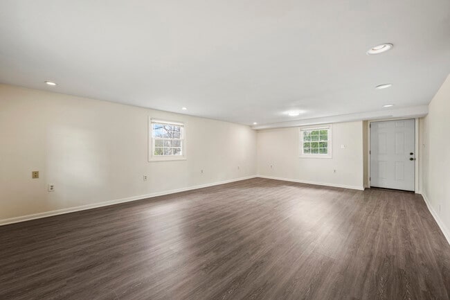 Building Photo - Dolly's