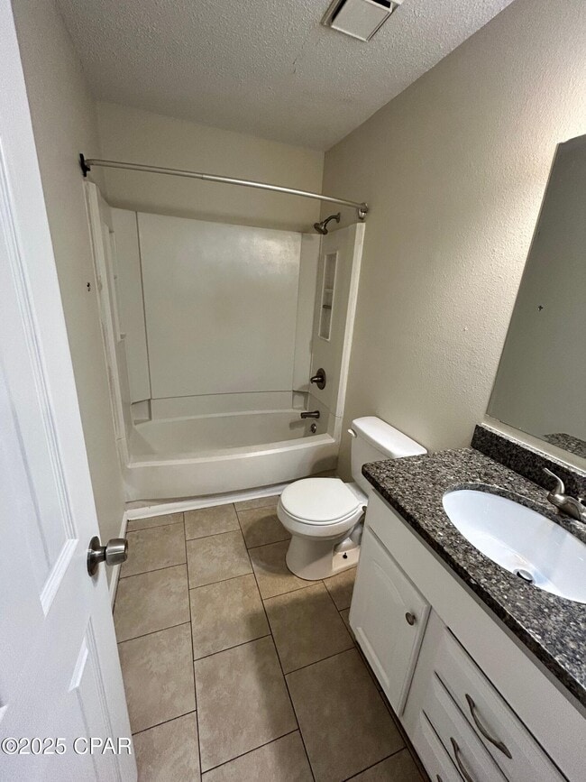 Building Photo - 3914 E 11th St