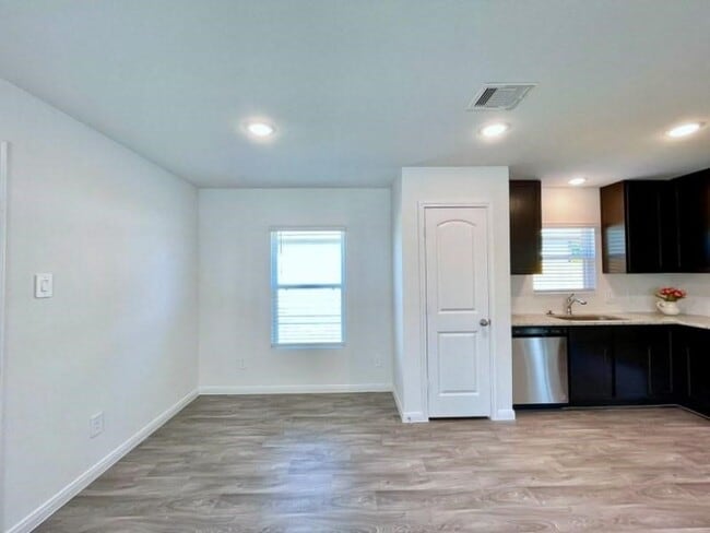 Building Photo - 13010 Sorrento Bay Dr