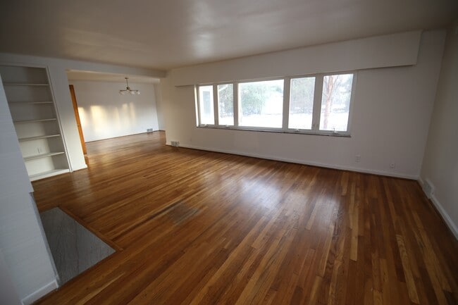 Building Photo - 3191 E Broad St