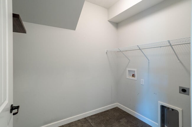 Building Photo - 2414 Nottoway Dr