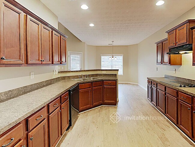 Building Photo - 201 Long Needle Dr