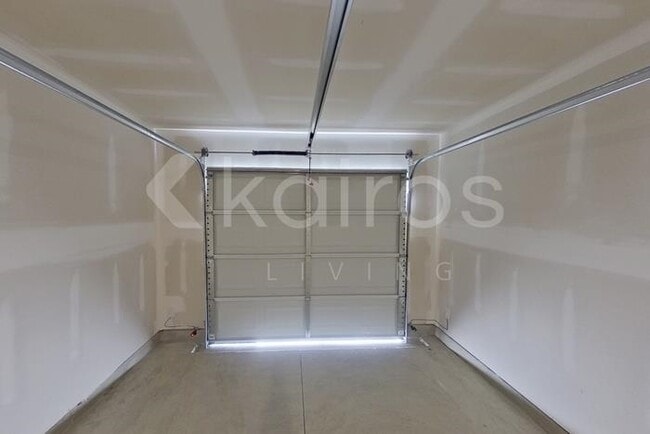 Building Photo - 233 Topaz Ln