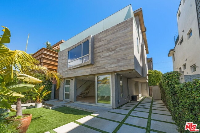 Building Photo - 808 Brooks Ave