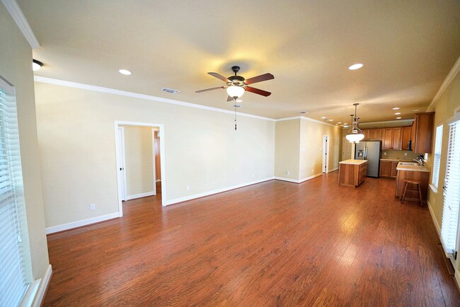 Building Photo - Charming Home in Cotton Crossing – Steps f...