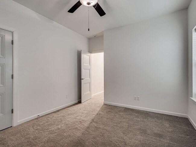 Building Photo - 4 Bedroom + Yukon Schools