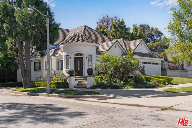 Building Photo - 367 S Oak Ave