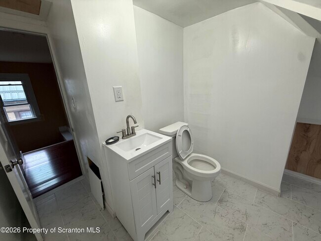 Building Photo - 1008 Fisk St
