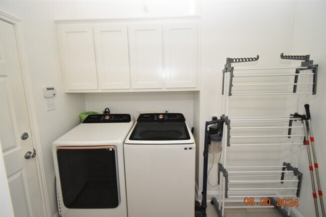 Building Photo - 3806 Vinecrest Dr