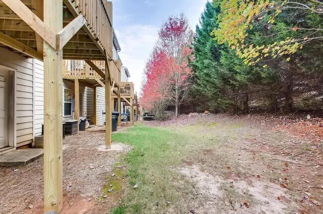 Patio/Backyard Level 2 - 433 Heritage Park Trce NW