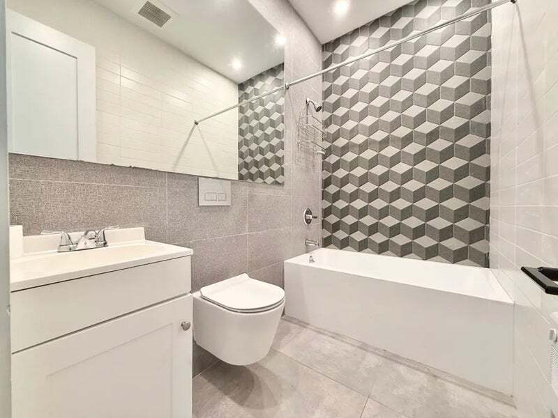 Building Photo - Furnished room/NOT APARTMENT