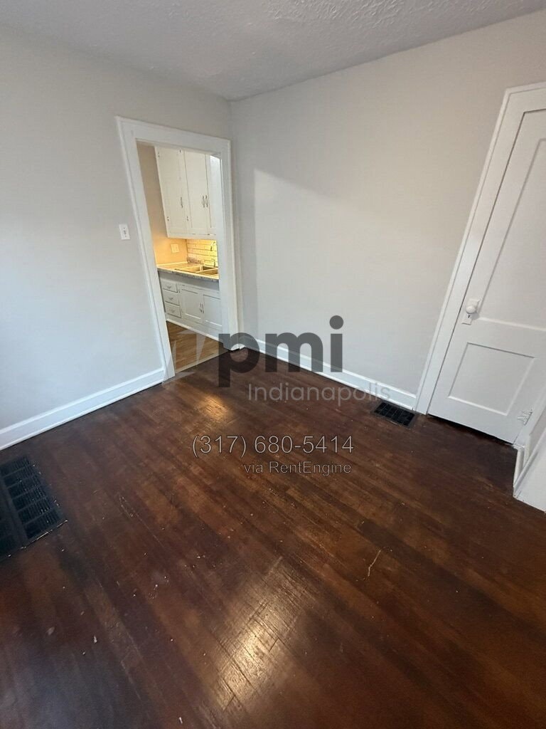 Building Photo - 943 N Drexel Ave
