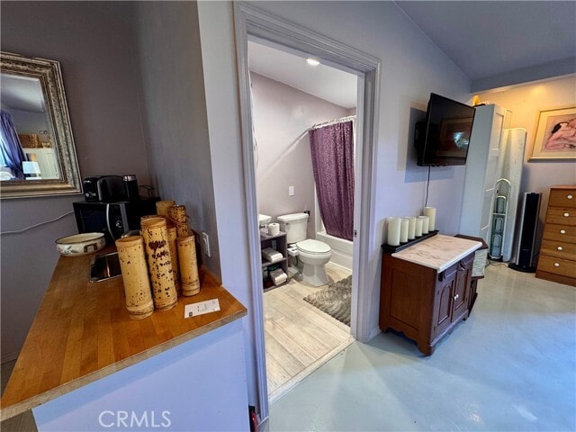 Building Photo - 2370 Temple Hills Dr