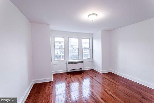 Building Photo - 2306 E Cambria St