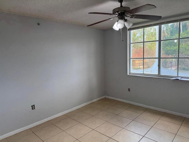 Building Photo - 4808 N State Rd 7