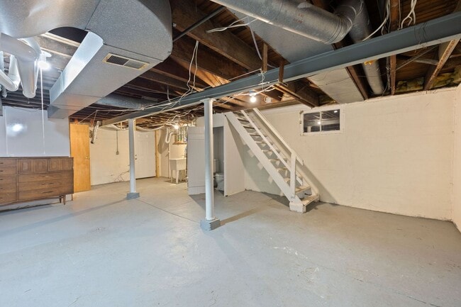 Building Photo - Cheviot- Charming 3 bed 2 bath