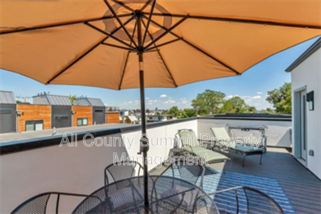 Building Photo - 1571 King St