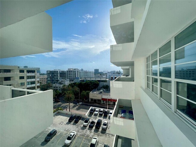 Building Photo - 100 Lincoln Rd