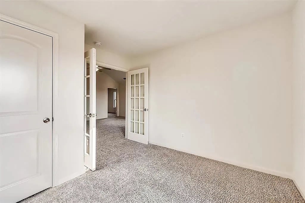 Building Photo - Room in House on Musselshell Dr