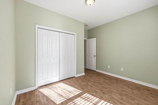 Building Photo - 292 Oak Crest Cir