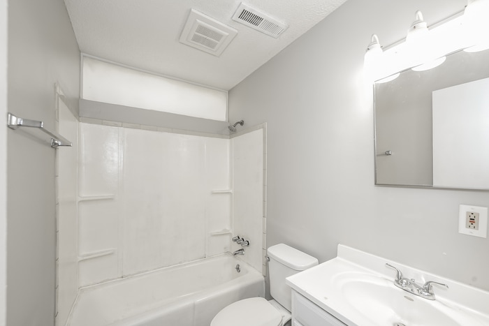 Building Photo - 103 Gardenia St