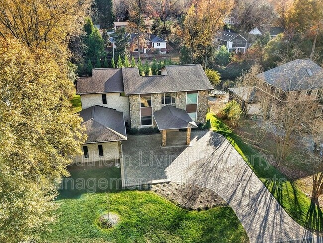 Building Photo - 2011 Sharon Ave