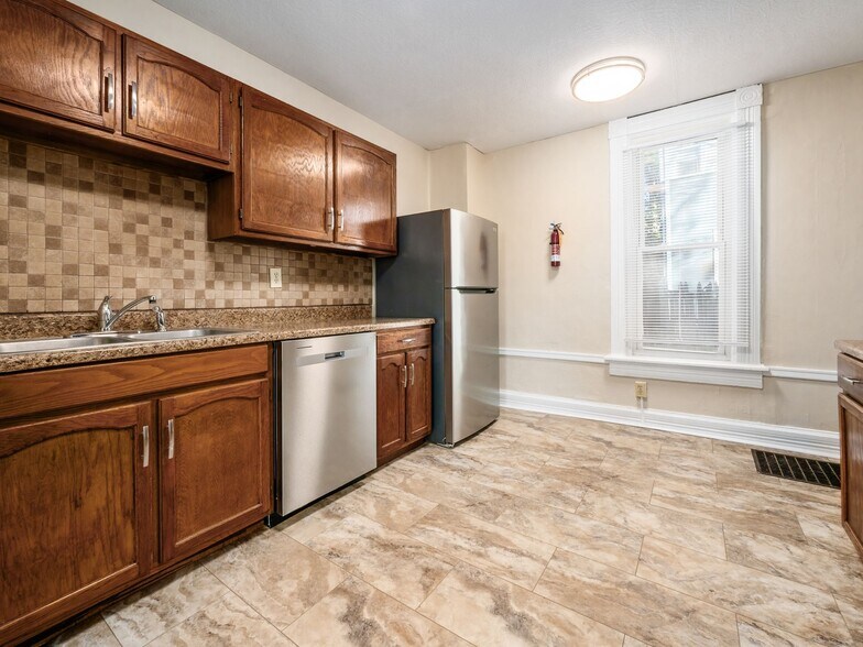 Building Photo - 1447 Hunter Ave