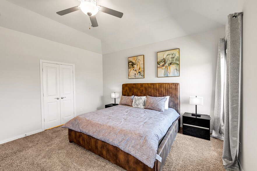 Building Photo - 2104 Bellatrix Dr