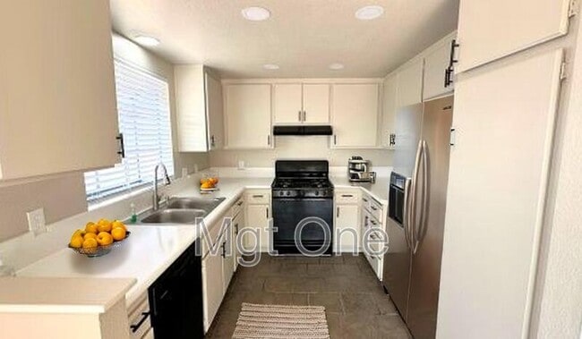 Building Photo - 15763 Paine St
