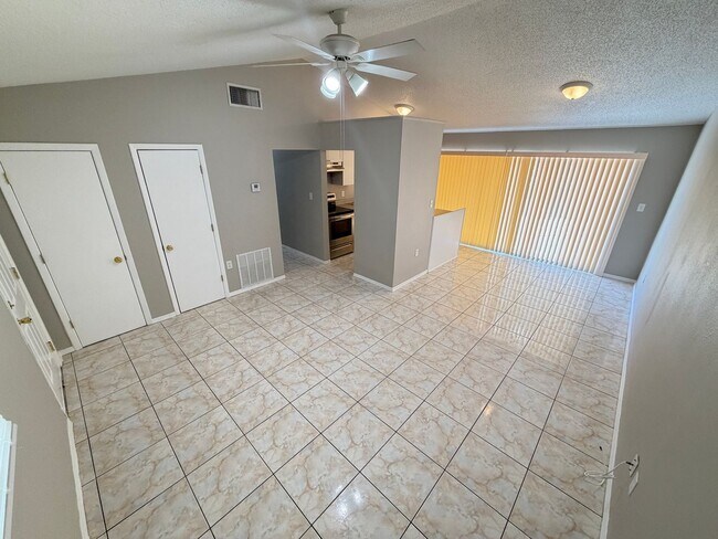 Building Photo - Charming 3 Bd/1 Ba Home with Spacious Backyard & Prime Location!