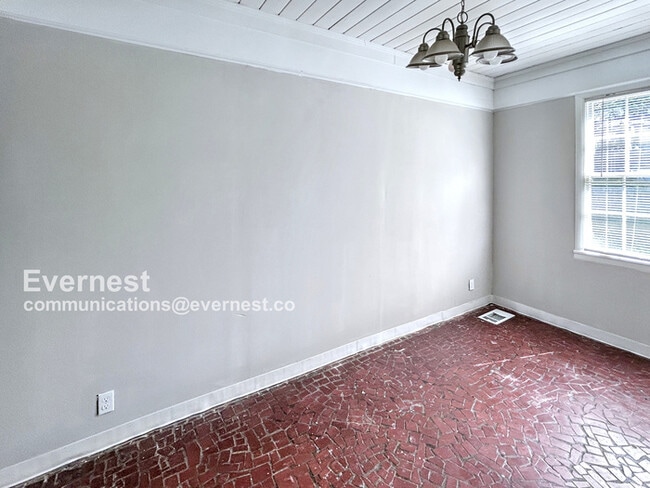 Building Photo - 7704 8th Ct S