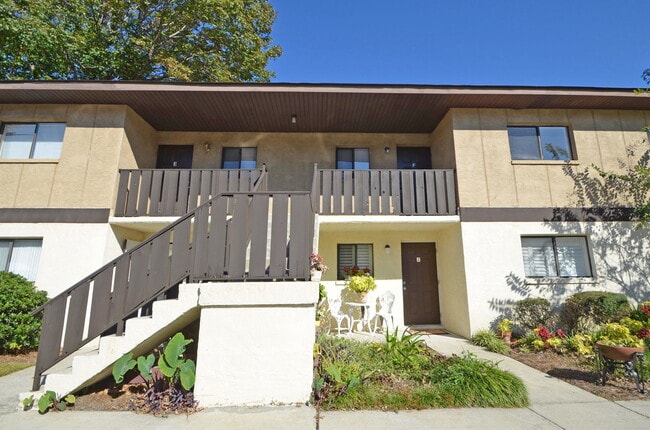 Building Photo - 2186 Bees Ferry Rd